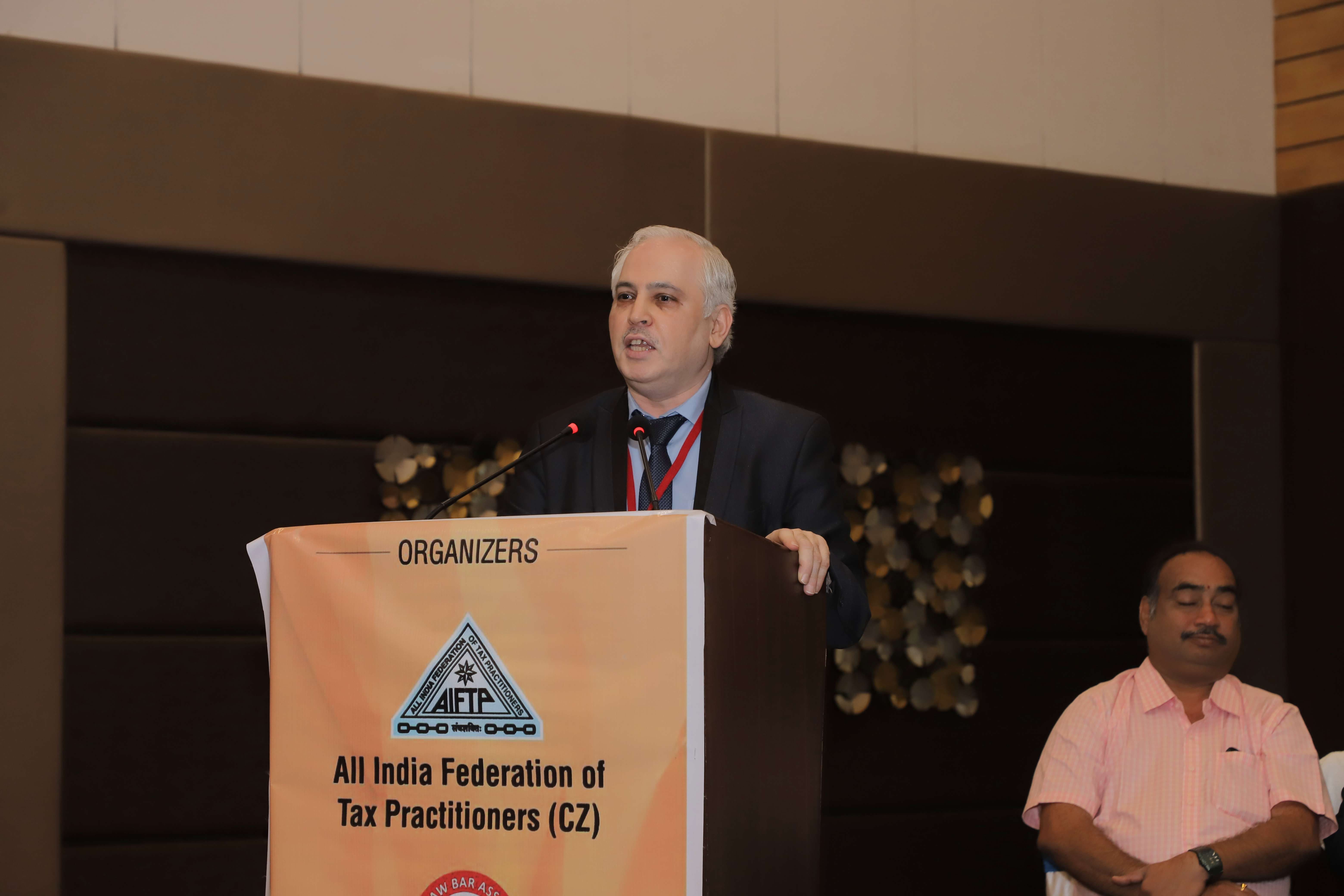Shri Rajesh Mehta, Conference Chairman delivering welcome address.