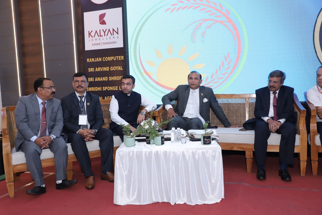 Left to Right: Patron Suresh Prasad Agarwal, Vivek Agarwal, Smit Sourabh, Devesh Poddar, Niraj Kumar Nayak, Ajay Kumar