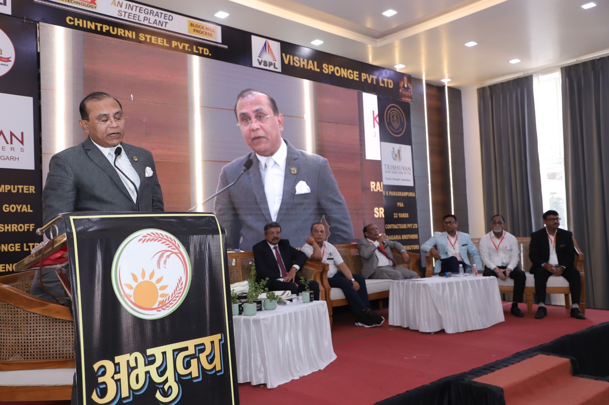 Addressing the gathering by Zone Chairman Smit Sourabh. Sitting on Dais: Vivek Agarwal, Suresh Prasad Agarwal, Mahesh P Sinha, Vivek Agarwal, Anand K Hetamsaria, Suresh Prasad