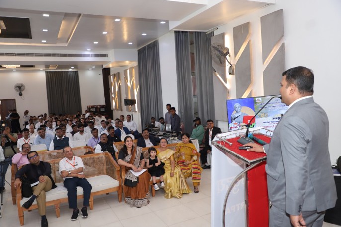 Deliberation by Speaker Giridhar Dhelia on Direct Tax. Gathering during the session, Front left to right: GST Speaker Arpit Haldia, Patron Suresh P Agarwal, GST Speaker Divya Arora Gupta along with her daughter Veronica and mother Sangeeta Gupta, Wife of Zone Chairman Nilu Sourabh and Others