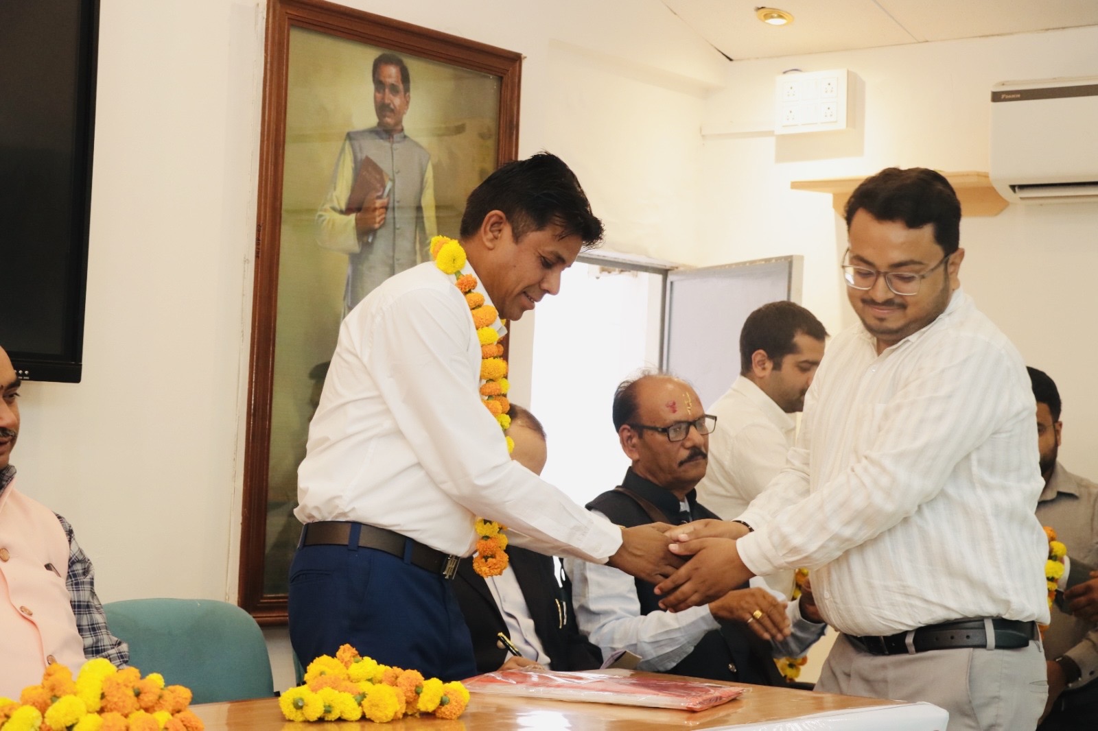 Adv. Laxman Kashyap, Chairman – AIFTP Central Zone, being warmly welcomed during the Residential Refresher Course at Chitrakoot Dham
