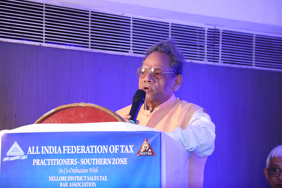Shri Santosh Gupta, Secretary General, AIFTP addressing the gathering.