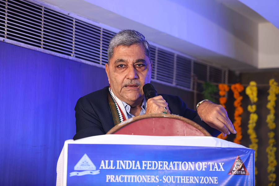 Shri S. Venkataramani, Dy. President, AIFTP addressing the gathering.
