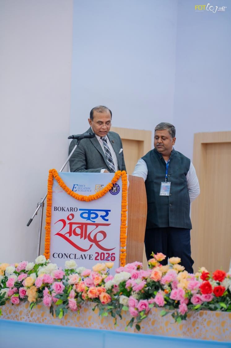 Felicitation of Eminent Speaker CA Anchal Kapoor during her Session (left hand side Subrata Das Gupta, and CA Siddharth Jain)