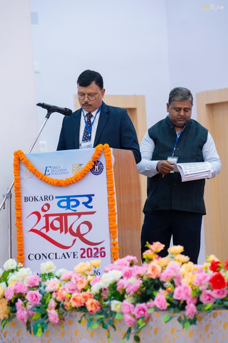 Felicitation of Eminent Speaker CA Navin Khariwal during his Technical Session by MOC Anushka D/o Akhilesh Kumar