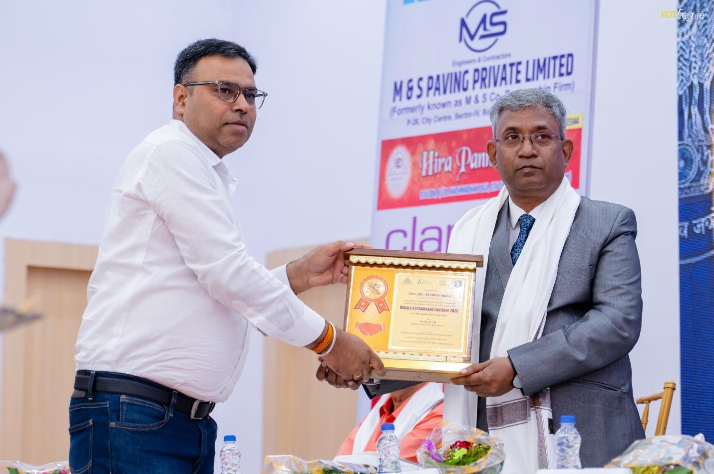 Felicitation of Conference Chairman Akhilesh Kumar by Sunil Kumar Roy