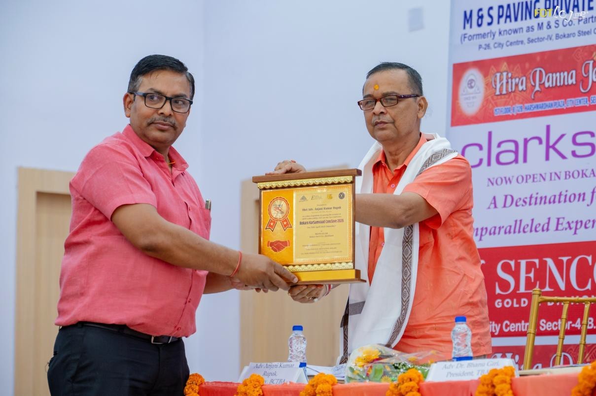 Felicitation of Conference Secretary Anjani Kumar by CA Awadhesh Kumar and Dr. Bhanu Giri by Adv. D.L. Srivastava