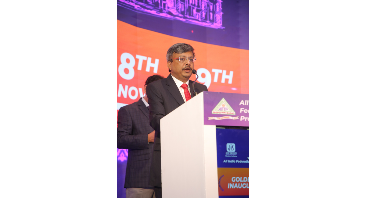 Shri Vivek Agarwal, National Vice President, AIFTP (EZ) and Chairman, Conference Committee delivering welcome address.