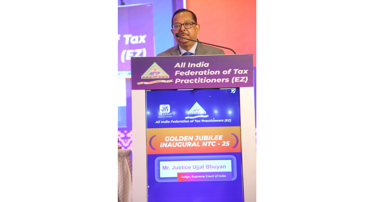 Hon'ble Mr. Justice Ujjal Bhuyan, Judge, Supreme Court of India addressing the gathering.